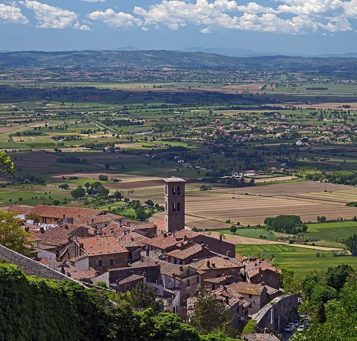 duomo di cortona from porta montanina