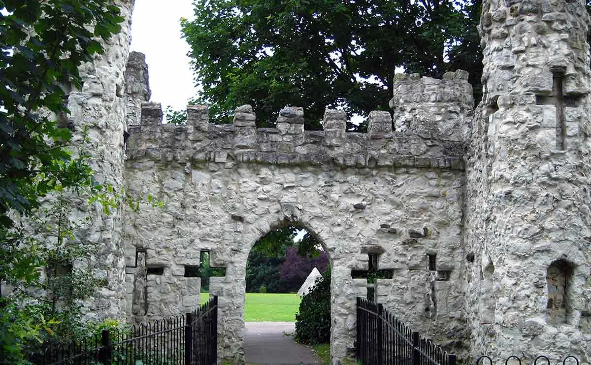 surrey reigate castle grounds