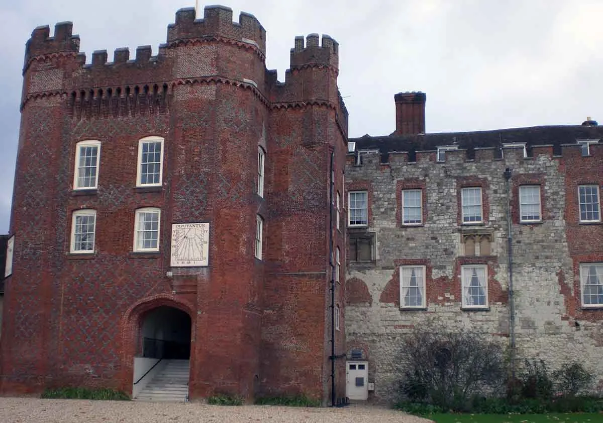 surrey farnham castle bishops palace