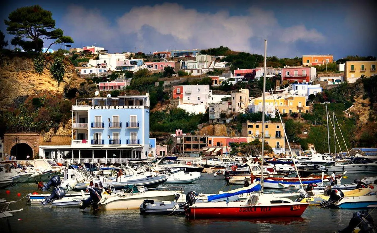 view ponza houses boats italy