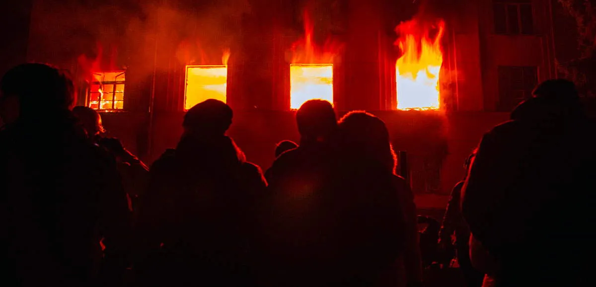 旁观者效应：为何人们不愿出手相助?