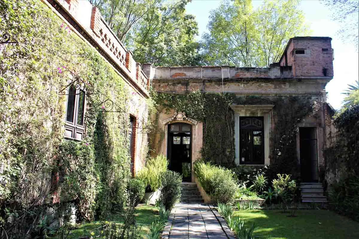 弗里达·卡罗与托洛茨基的对比之家