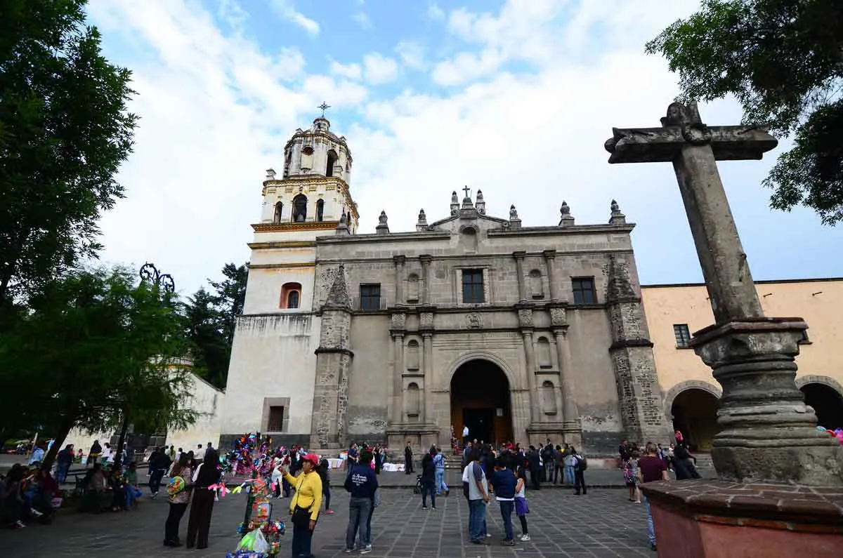 弗里达·卡罗与托洛茨基的对比之家