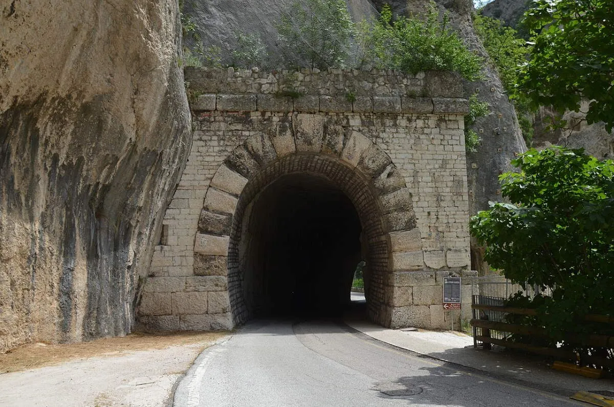 古罗马九条现存古道