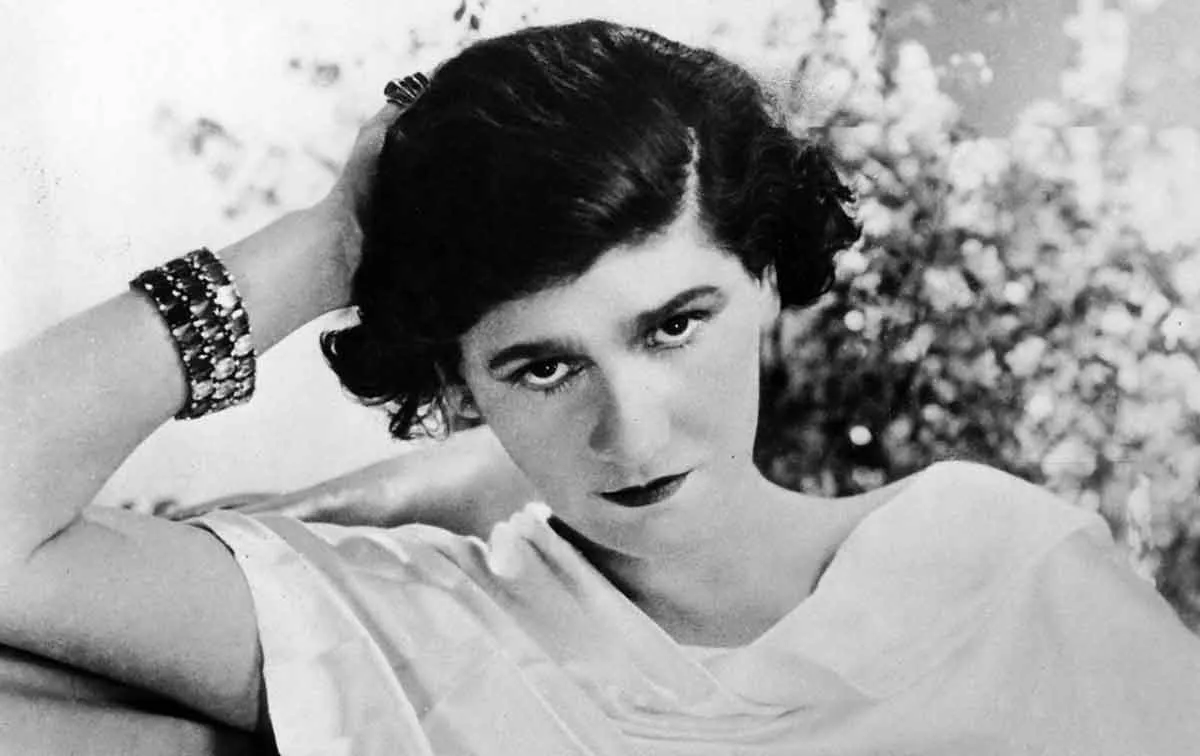 香奈儿的神秘斯拉夫时期
(Xiāngnài'ěr de shénmì sīlāfū shíqī)
Chanel's Mysterious Slavic Period