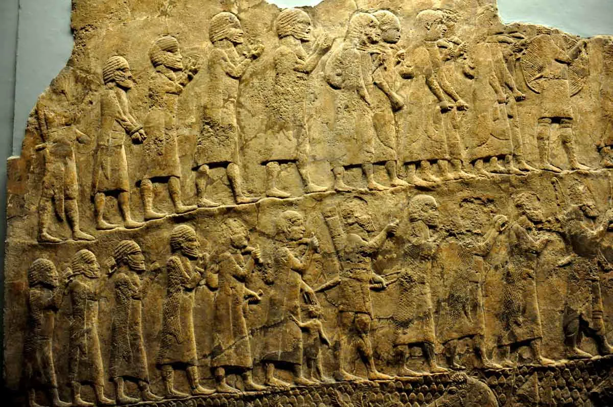 图片5：拉吉浮雕描绘的人口迁徙场景