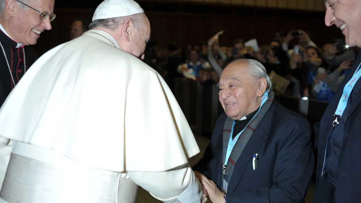 图7：教宗方济各与解放神学先驱古斯塔沃·古铁雷斯