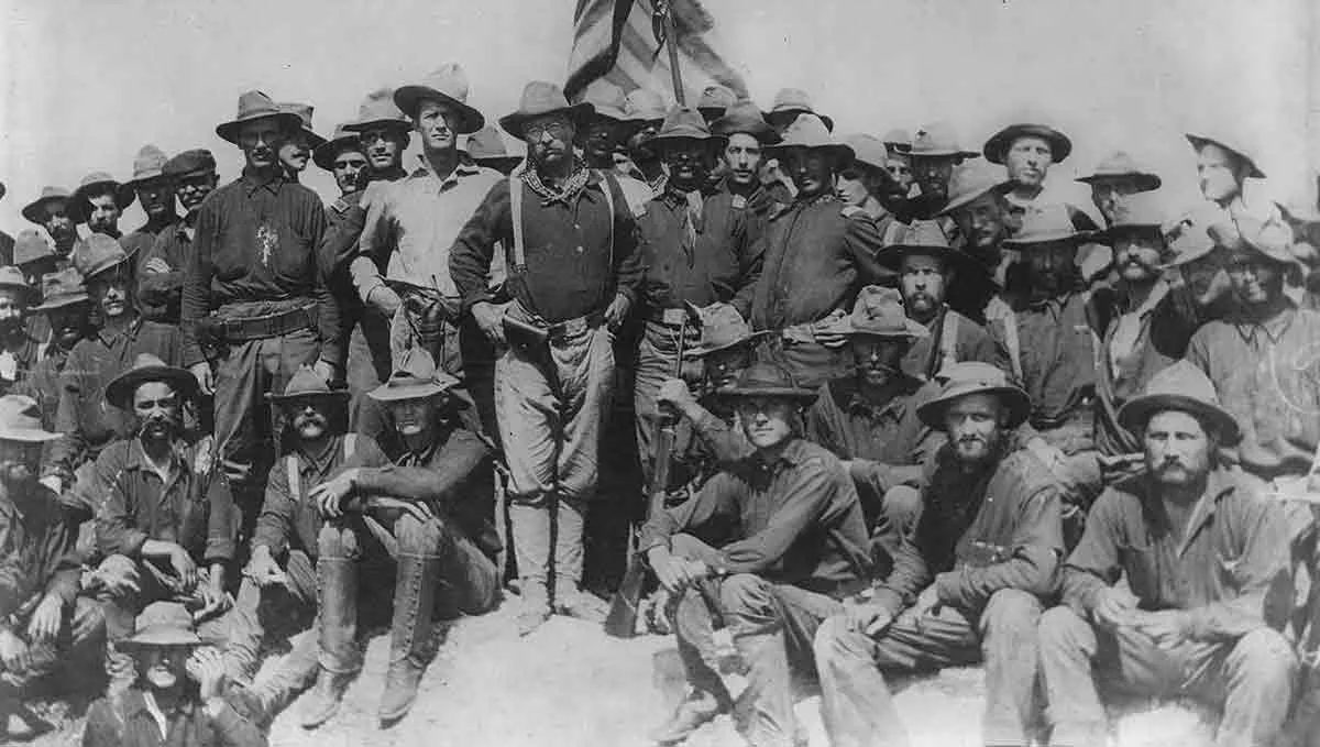 图片4:罗斯福上校及其“莽骑兵”在圣胡安山顶