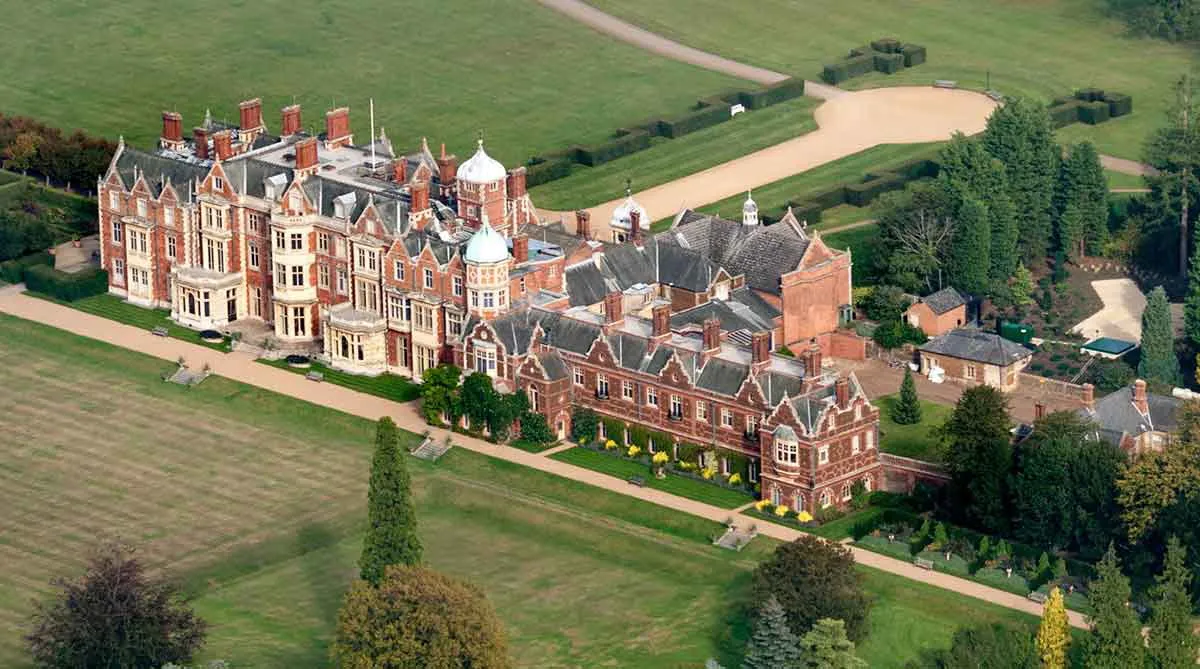 图片9:桑德灵厄姆庄园的鸟瞰图,乔治六世在此去世,摄影者:约翰·菲尔丁,2011年。