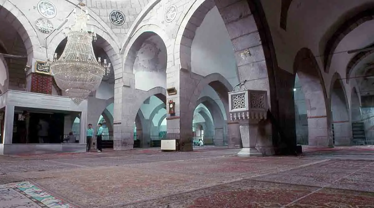 图片10：胡纳特哈顿综合体的内部照片，是一个学习和日常生活的中心，学者们在此学习，信徒们在此祈祷，当地人在澡堂沐浴