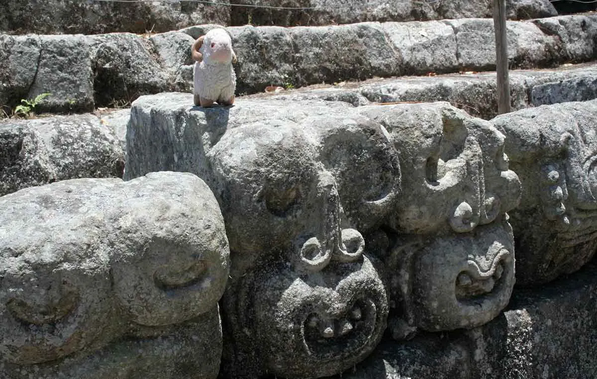 图8:科潘的猴子雕刻