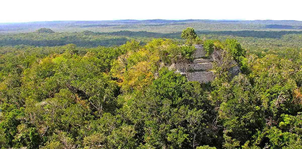 图3:失落古城中的拉丹塔金字塔