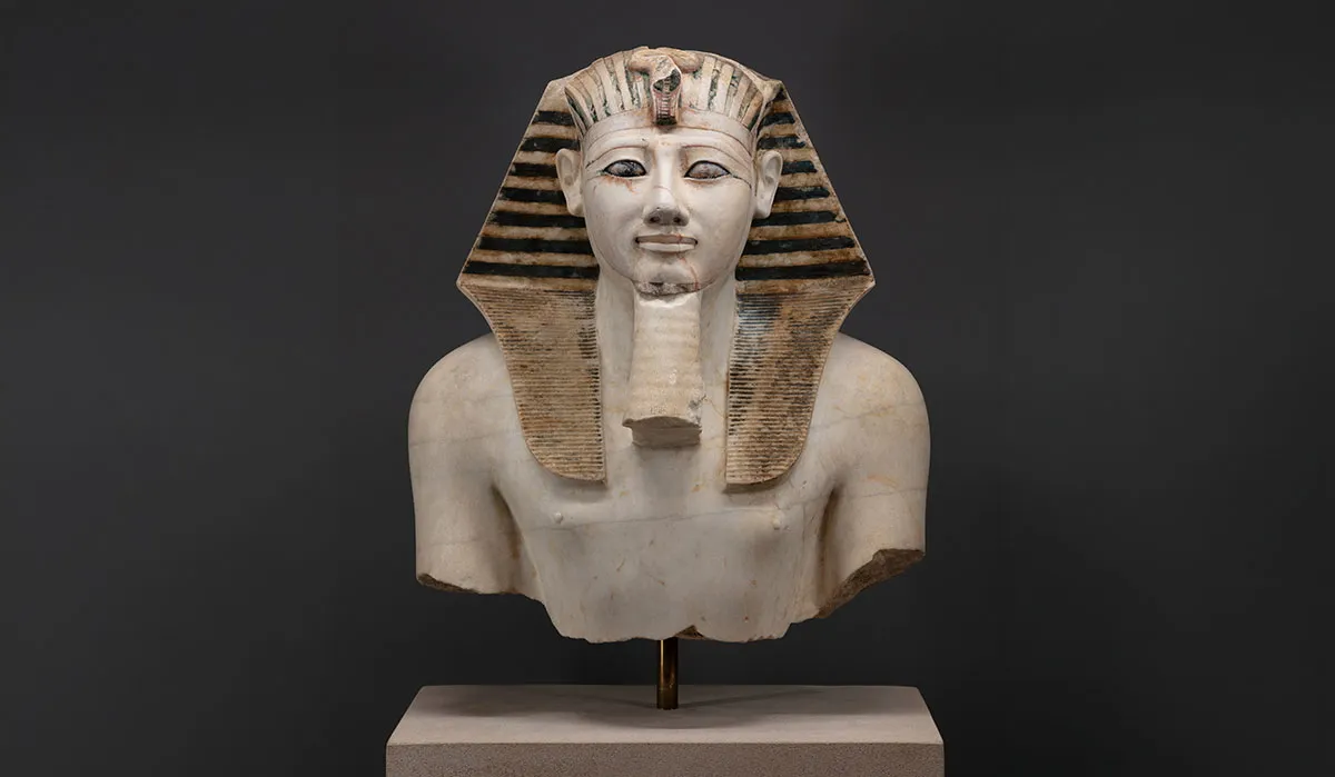 图特摩斯三世雕像上半部