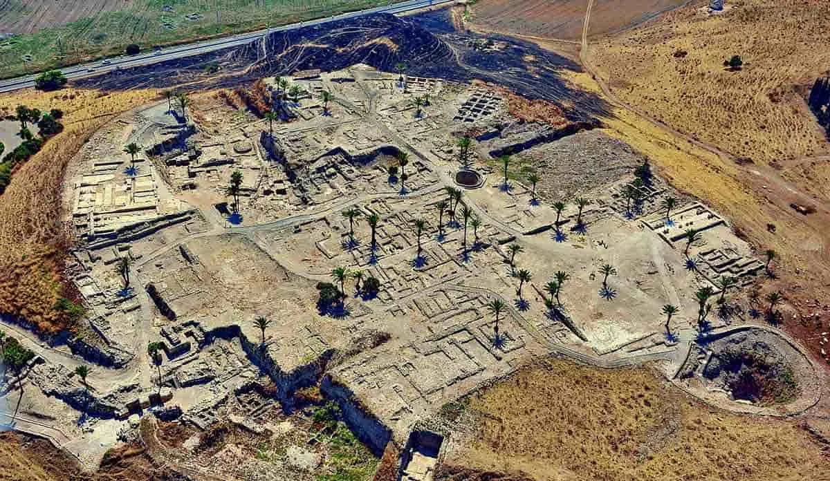 米吉多遗址航拍图