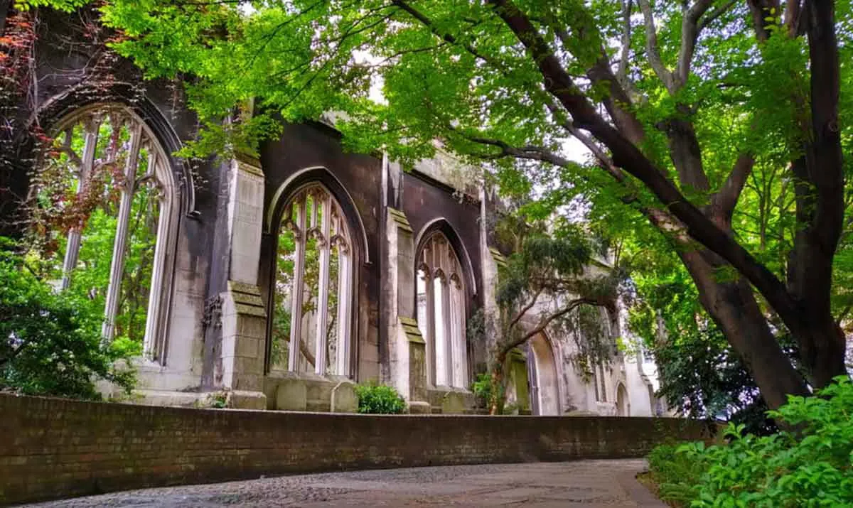 图5：东圣邓斯坦教堂