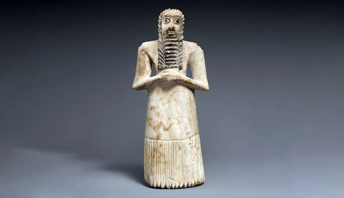 Image 3: babel statue