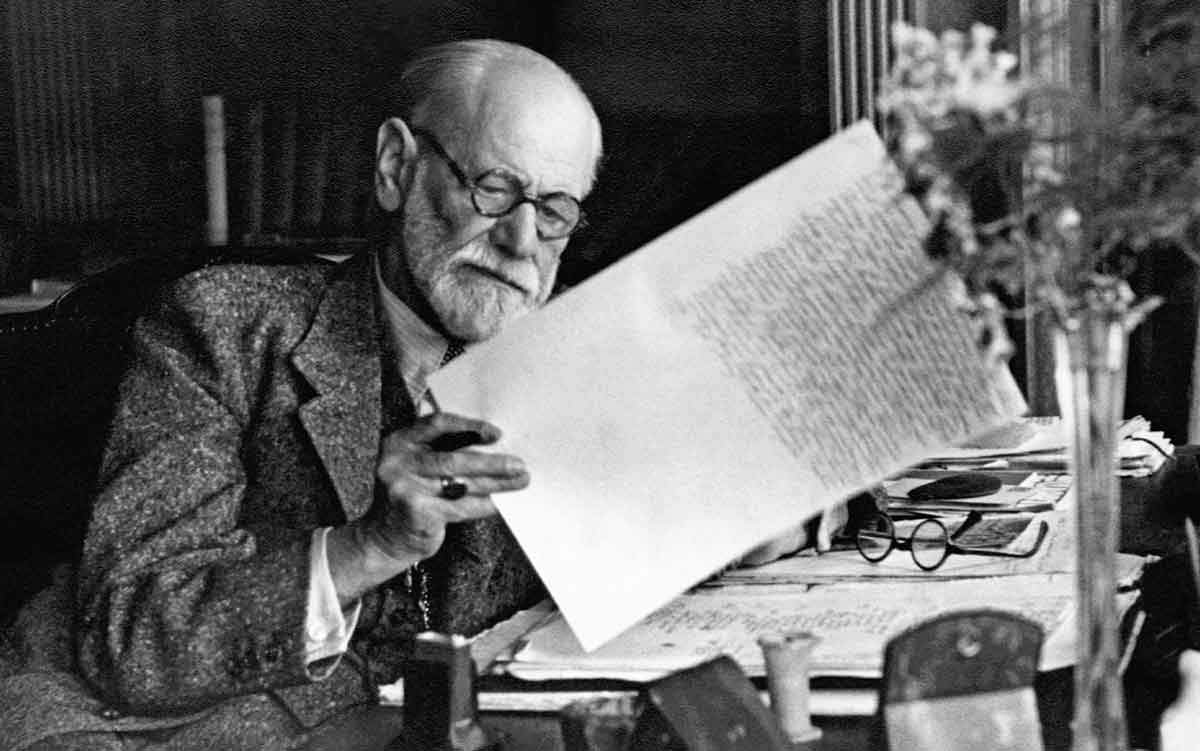 sigmund-freud-photo-1938.jpg