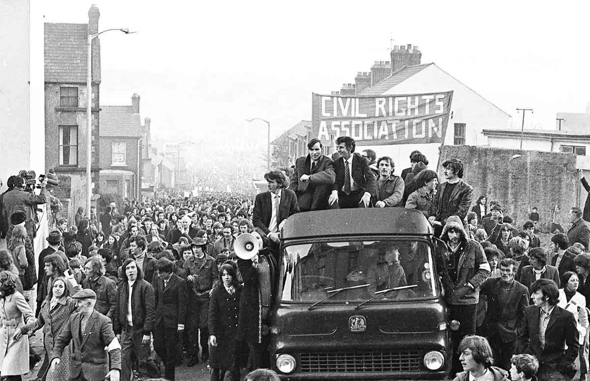 protestors-in-bogside-troubles.jpg