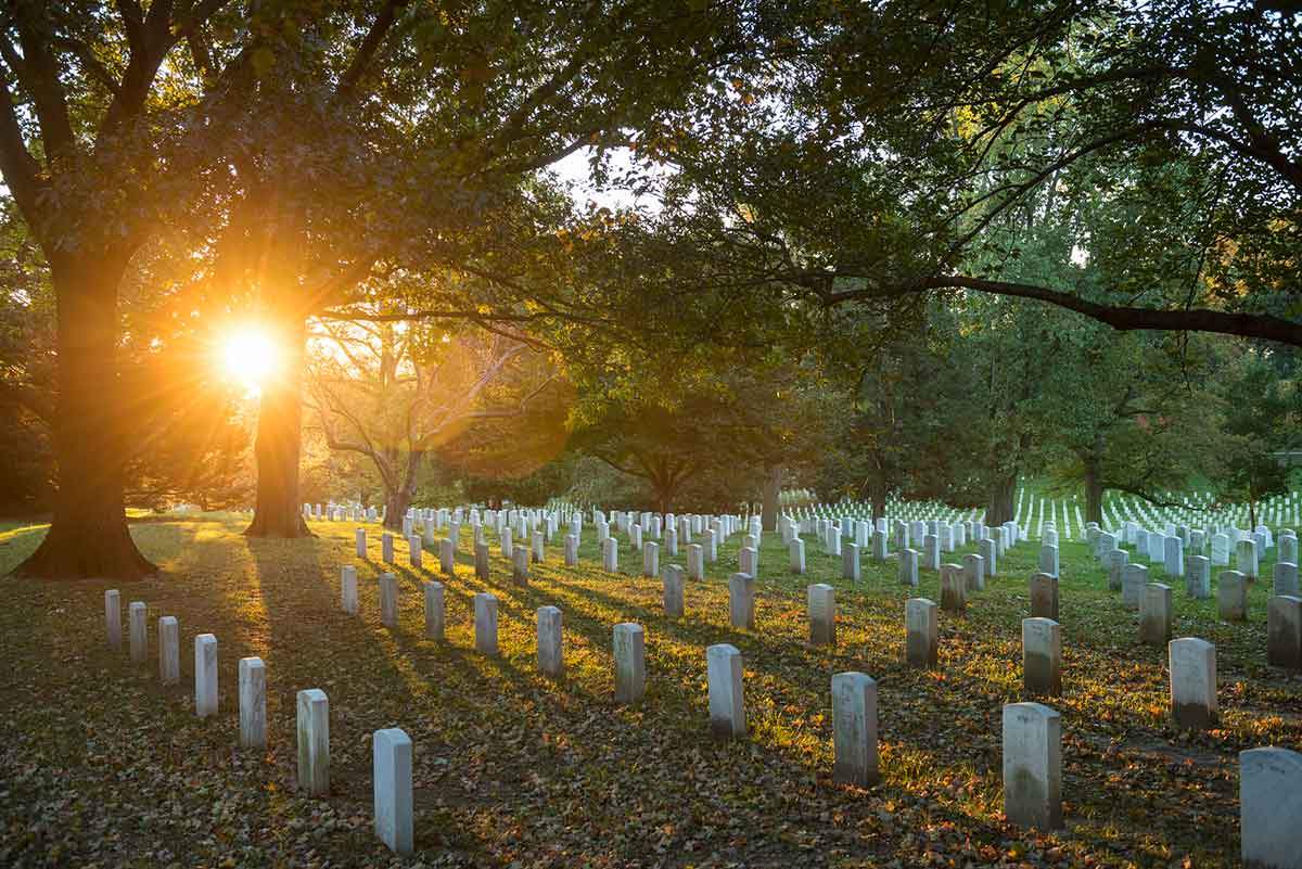 arlington-cemetery-tombstones.jpg