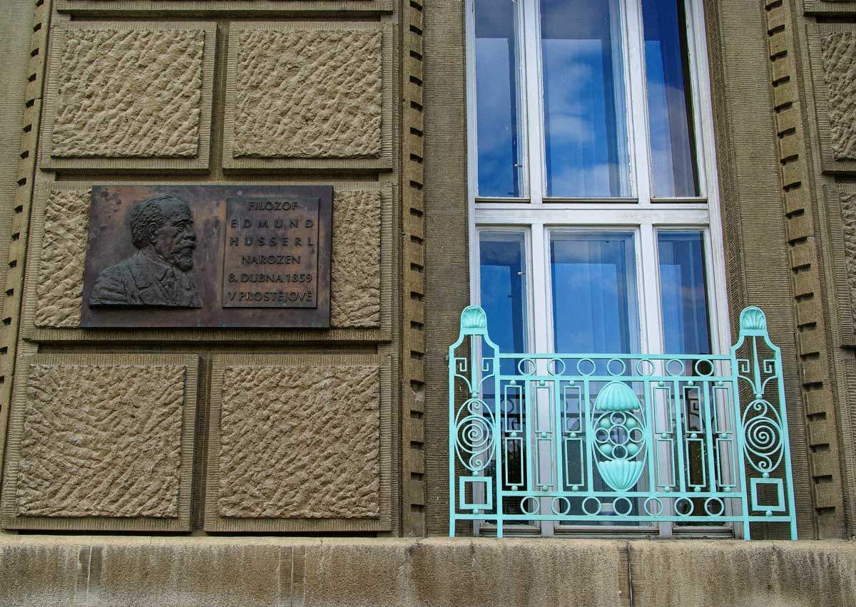 husserl-commemorative-plaque.jpg