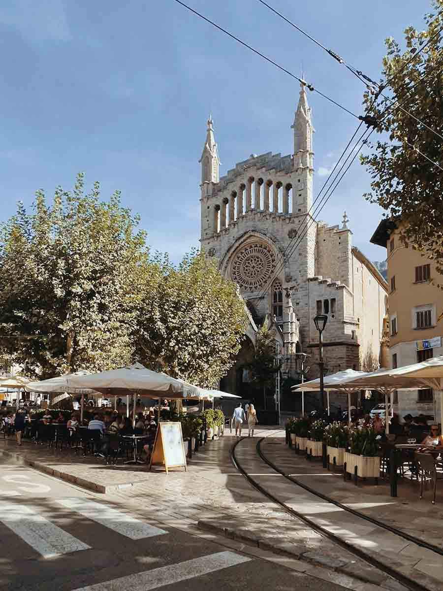 fsant-bartomeu-church-tramway-tracks.jpg