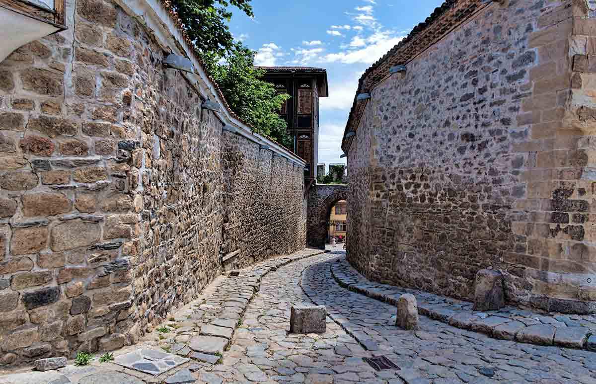 plovdiv-medieval-street.jpg