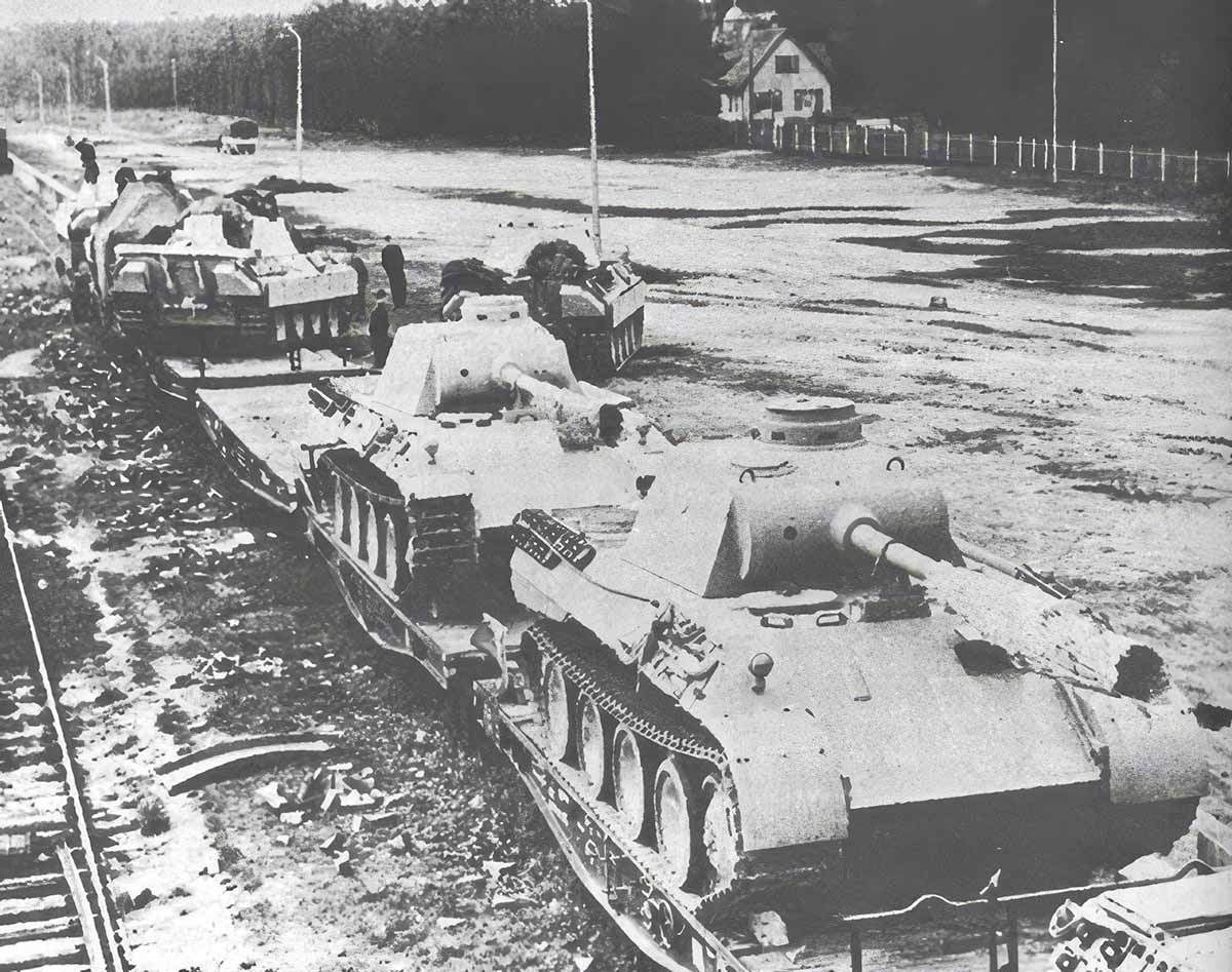 mk-v-panthers-tanks.jpg