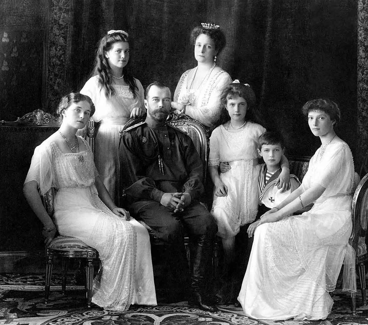 tsar-nicholas-and-his-family.jpg