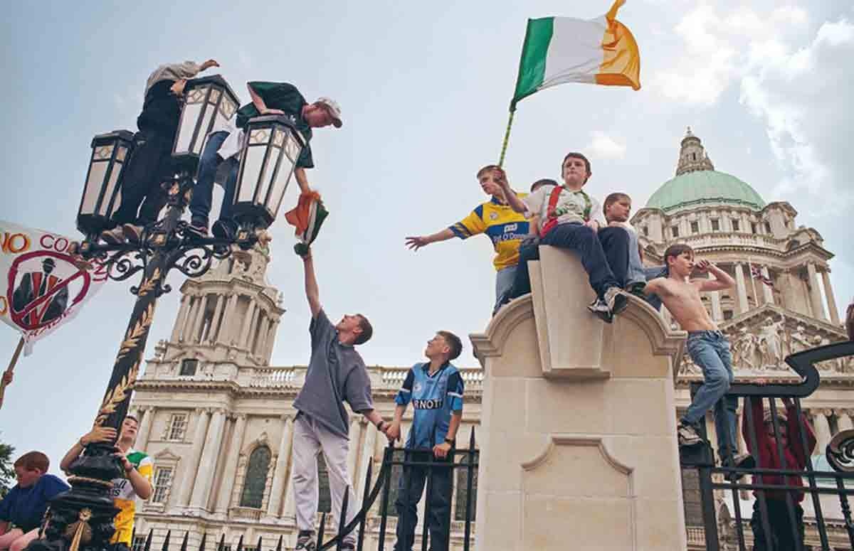 kids-waving-irish-flag.jpg