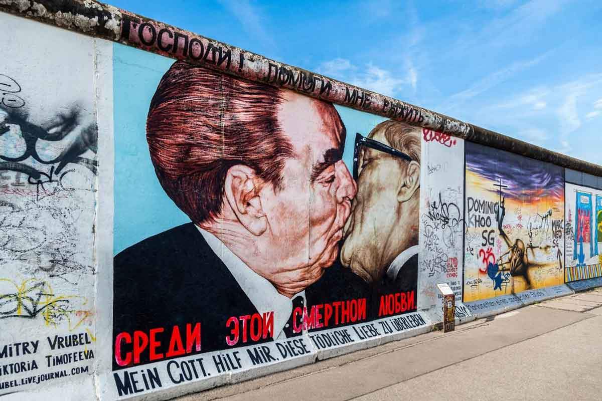 german-landmarks-berlin-wall-kiss.jpg